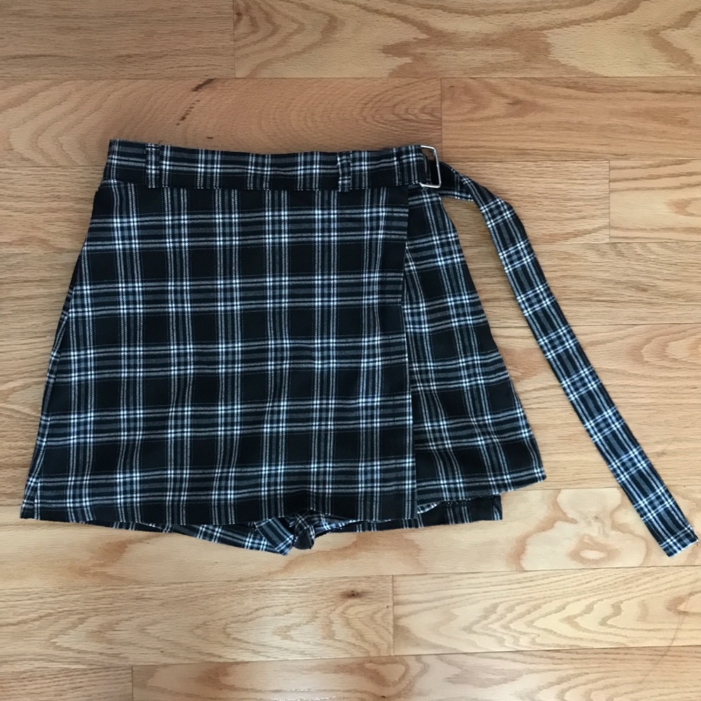 NWOT Yesstyle Plaid Skort